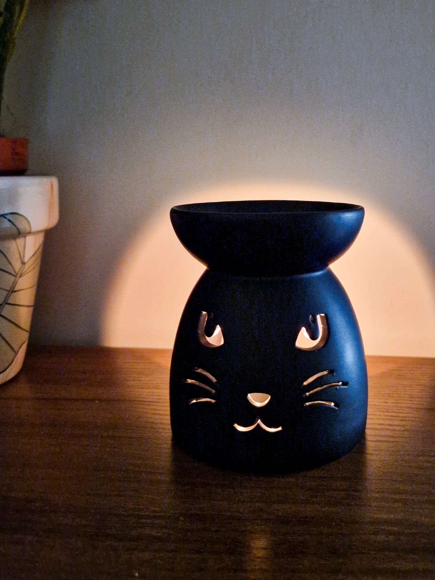 Black Cat Cut Out Wax Warmer and oil burner