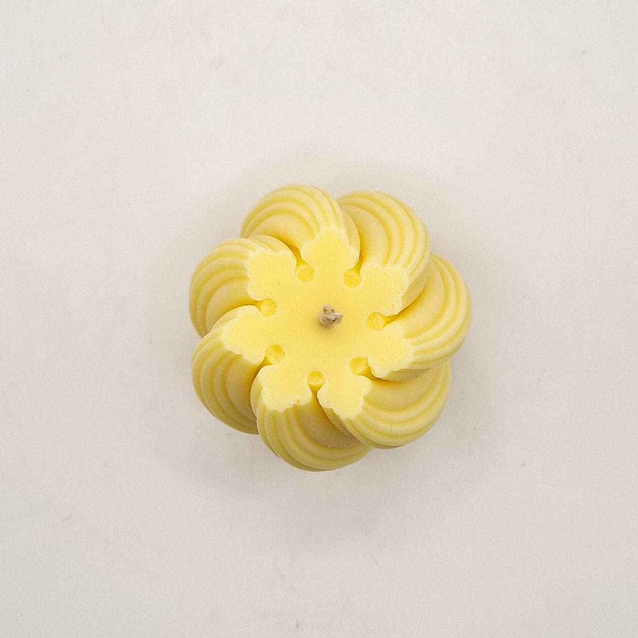 Swirl Shaped Candle - Scented